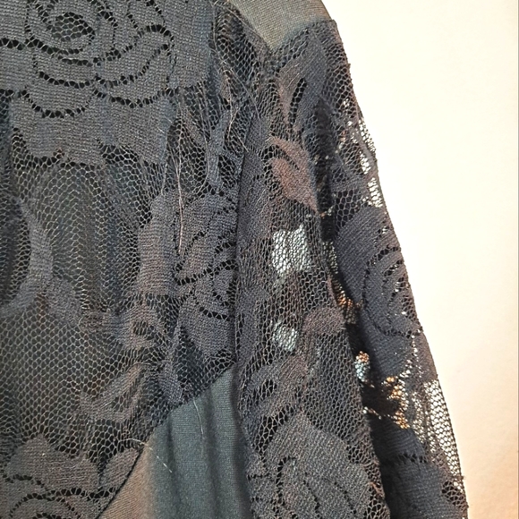 Black Plus Size Peplum Tunic With Lace V-Neck And Sleeves - Picture 11 of 12